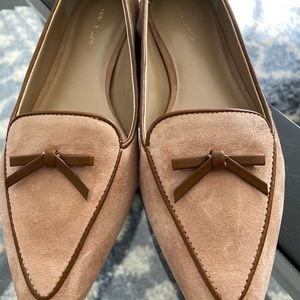 NWT Ann Taylor Beige Flats sz 5.5